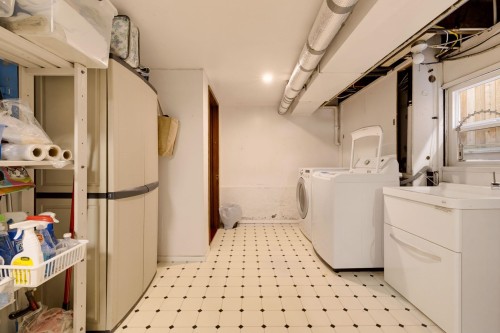 1955 8Th Avenue E, Vancouver, BC - Indoor Photo Showing Laundry Room
