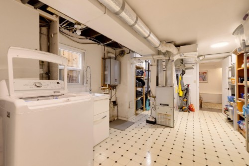 1955 8Th Avenue E, Vancouver, BC - Indoor Photo Showing Laundry Room