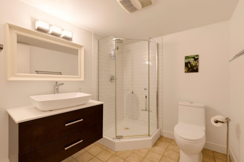 1955 8Th Avenue E, Vancouver, BC - Indoor Photo Showing Bathroom