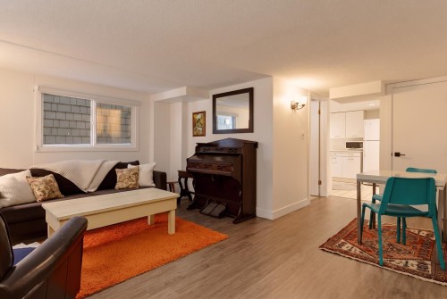1955 8Th Avenue E, Vancouver, BC - Indoor Photo Showing Living Room