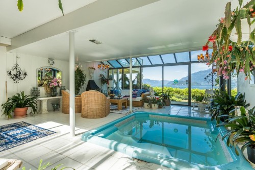 7145 Cliff Road, West Vancouver, BC - Indoor Photo Showing Other Room With In Ground Pool