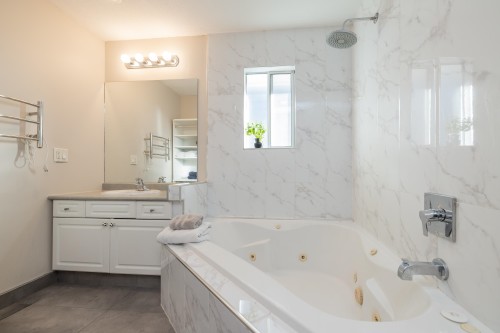 1038 Walls Avenue, Coquitlam, BC - Indoor Photo Showing Bathroom