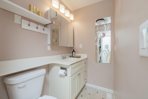 1038 Walls Avenue, Coquitlam, BC - Indoor Photo Showing Bathroom