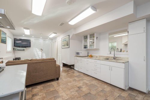 1038 Walls Avenue, Coquitlam, BC - Indoor Photo Showing Kitchen