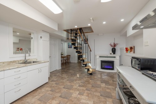 1038 Walls Avenue, Coquitlam, BC - Indoor