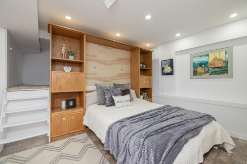 1038 Walls Avenue, Coquitlam, BC - Indoor Photo Showing Bedroom