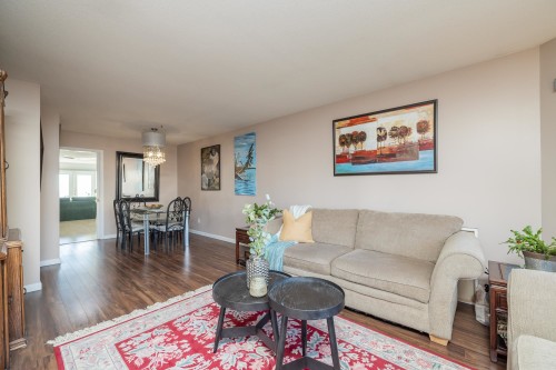 1038 Walls Avenue, Coquitlam, BC - Indoor Photo Showing Living Room