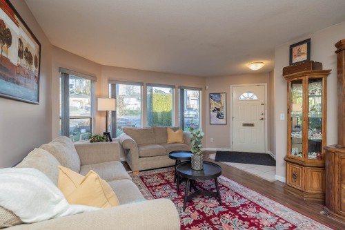 1038 Walls Avenue, Coquitlam, BC - Indoor Photo Showing Living Room