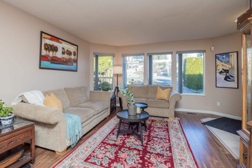 1038 Walls Avenue, Coquitlam, BC - Indoor Photo Showing Living Room
