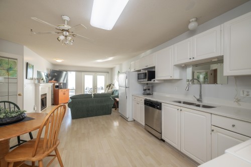 1038 Walls Avenue, Coquitlam, BC - Indoor Photo Showing Kitchen With Double Sink