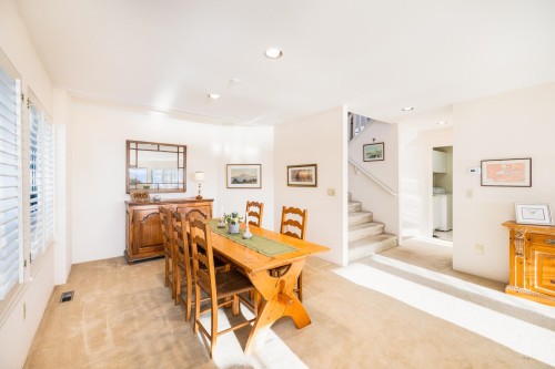 5360 Meadfeild Road, West Vancouver, BC - Indoor Photo Showing Dining Room
