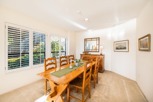 5360 Meadfeild Road, West Vancouver, BC - Indoor Photo Showing Dining Room