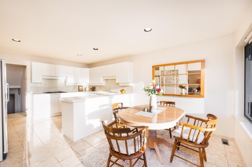 5360 Meadfeild Road, West Vancouver, BC - Indoor