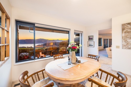 5360 Meadfeild Road, West Vancouver, BC - Indoor