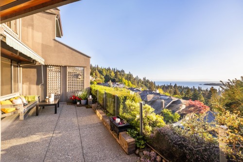 5360 Meadfeild Road, West Vancouver, BC - Outdoor