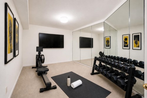 5360 Meadfeild Road, West Vancouver, BC - Indoor Photo Showing Gym Room