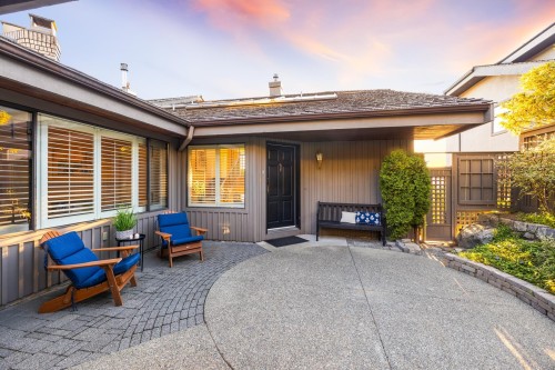 5360 Meadfeild Road, West Vancouver, BC - Outdoor With Deck Patio Veranda With Exterior