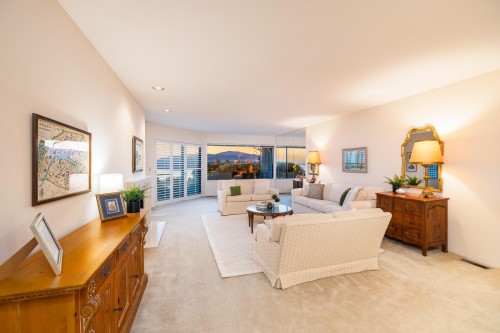 5360 Meadfeild Road, West Vancouver, BC - Indoor Photo Showing Living Room