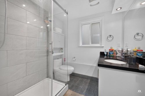 1828 Parker Street, Vancouver, BC - Indoor Photo Showing Bathroom
