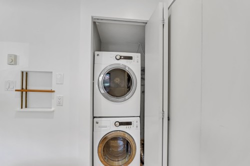 2655 Rhum & Eigg Drive, Squamish, BC - Indoor Photo Showing Laundry Room