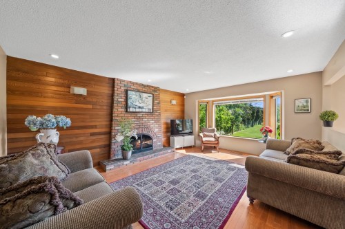 6546 Gibbons Drive, Richmond, BC - Indoor Photo Showing Living Room With Fireplace
