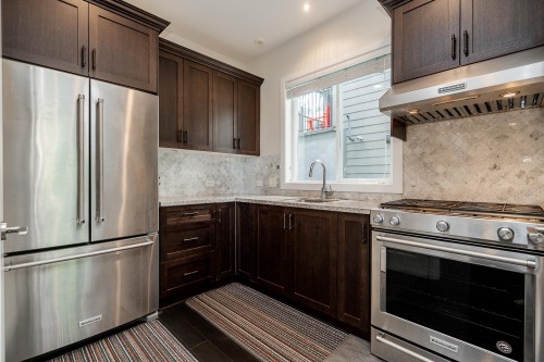 22 Heritage Peak Road, Port Moody, BC - Indoor Photo Showing Kitchen