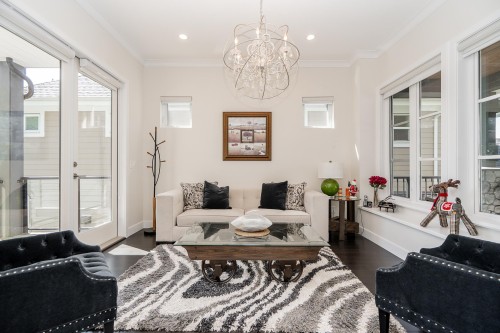 22 Heritage Peak Road, Port Moody, BC - Indoor Photo Showing Living Room