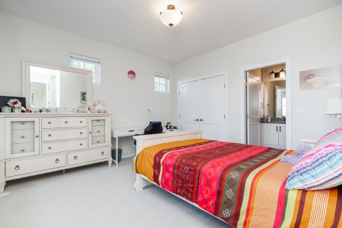 22 Heritage Peak Road, Port Moody, BC - Indoor Photo Showing Bedroom