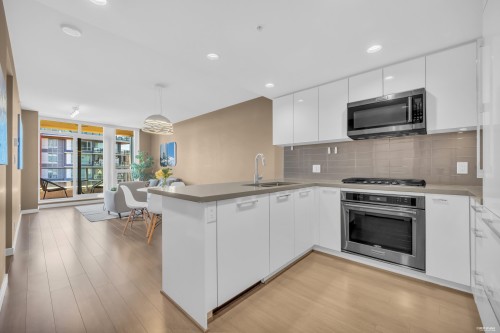 2605-3093 Windsor Gate, Coquitlam, BC - Indoor Photo Showing Kitchen With Upgraded Kitchen
