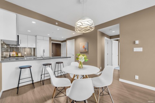 2605-3093 Windsor Gate, Coquitlam, BC - Indoor Photo Showing Dining Room