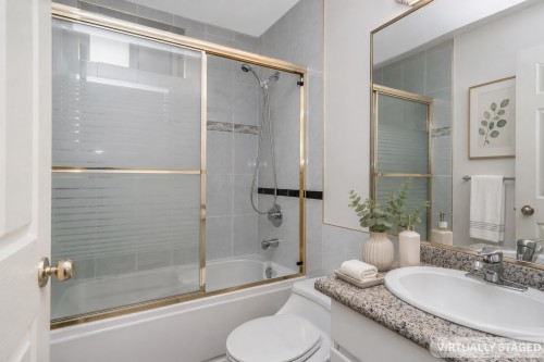 2304 Garden Drive, Vancouver, BC - Indoor Photo Showing Bathroom