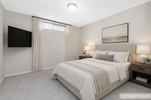 2304 Garden Drive, Vancouver, BC - Indoor Photo Showing Bedroom