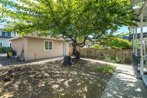 2304 Garden Drive, Vancouver, BC - Outdoor