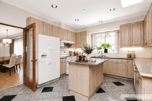 2304 Garden Drive, Vancouver, BC - Indoor Photo Showing Kitchen