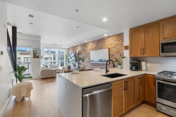 323-95 Moody Street  Port Moody, BC V3H 0H2