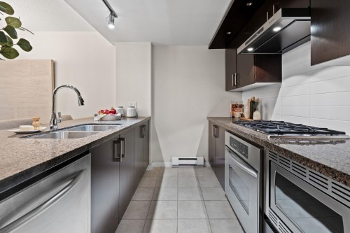 1648 7Th Avenue W, Vancouver, BC - Indoor Photo Showing Kitchen With Stainless Steel Kitchen With Double Sink With Upgraded Kitchen