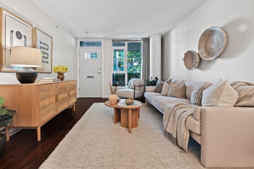 1648 7Th Avenue W, Vancouver, BC - Indoor Photo Showing Living Room