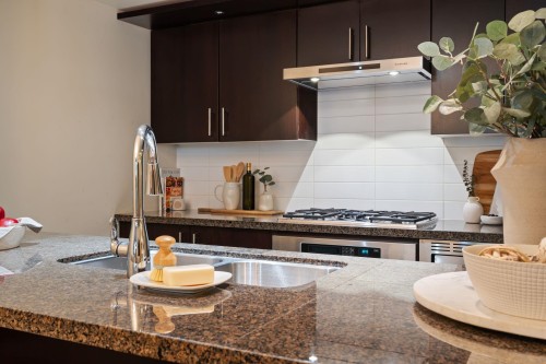1648 7Th Avenue W, Vancouver, BC - Indoor Photo Showing Kitchen