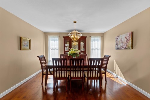 3 Chevalier Court, Port Moody, BC - Indoor Photo Showing Dining Room