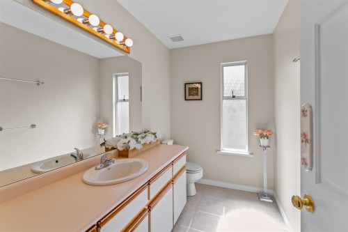 3 Chevalier Court, Port Moody, BC - Indoor Photo Showing Bathroom