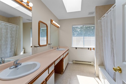 3 Chevalier Court, Port Moody, BC - Indoor Photo Showing Bathroom