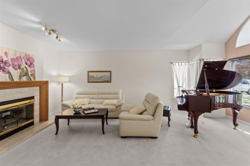 3 Chevalier Court, Port Moody, BC - Indoor Photo Showing Living Room With Fireplace