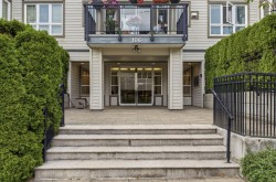 303-106 Kings Road W North Vancouver, BC V7N 2L8