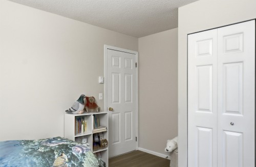 303-106 Kings Road W, North Vancouver, BC - Indoor