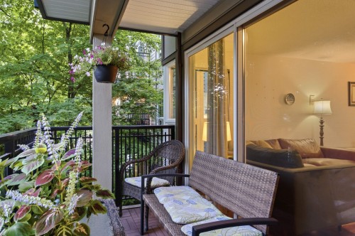 303-106 Kings Road W, North Vancouver, BC - Indoor Photo Showing Other Room
