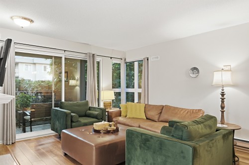 303-106 Kings Road W, North Vancouver, BC - Indoor