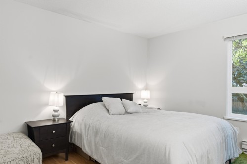 303-106 Kings Road W, North Vancouver, BC - Indoor
