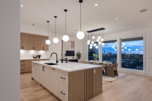 1484 Copper Beech Place, Coquitlam, BC - Indoor Photo Showing Kitchen With Upgraded Kitchen