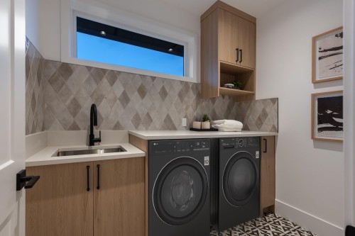1484 Copper Beech Place, Coquitlam, BC - Indoor Photo Showing Laundry Room