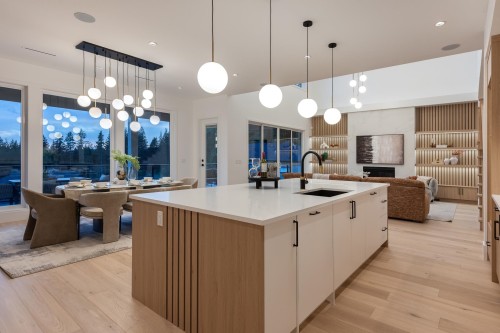 1484 Copper Beech Place, Coquitlam, BC - Indoor Photo Showing Kitchen